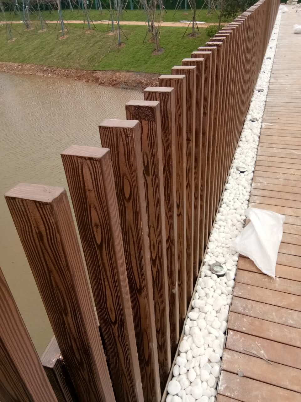 武威钢管护栏木纹漆施工项目